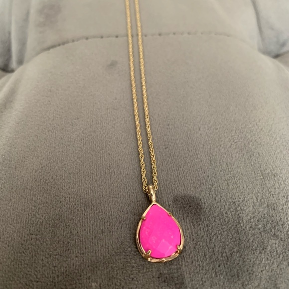 Kendra Scott Jewelry - Kendra Scott Teardrop Necklace Kendra Scott Jewelry - Kendra Scott Teardrop Necklace